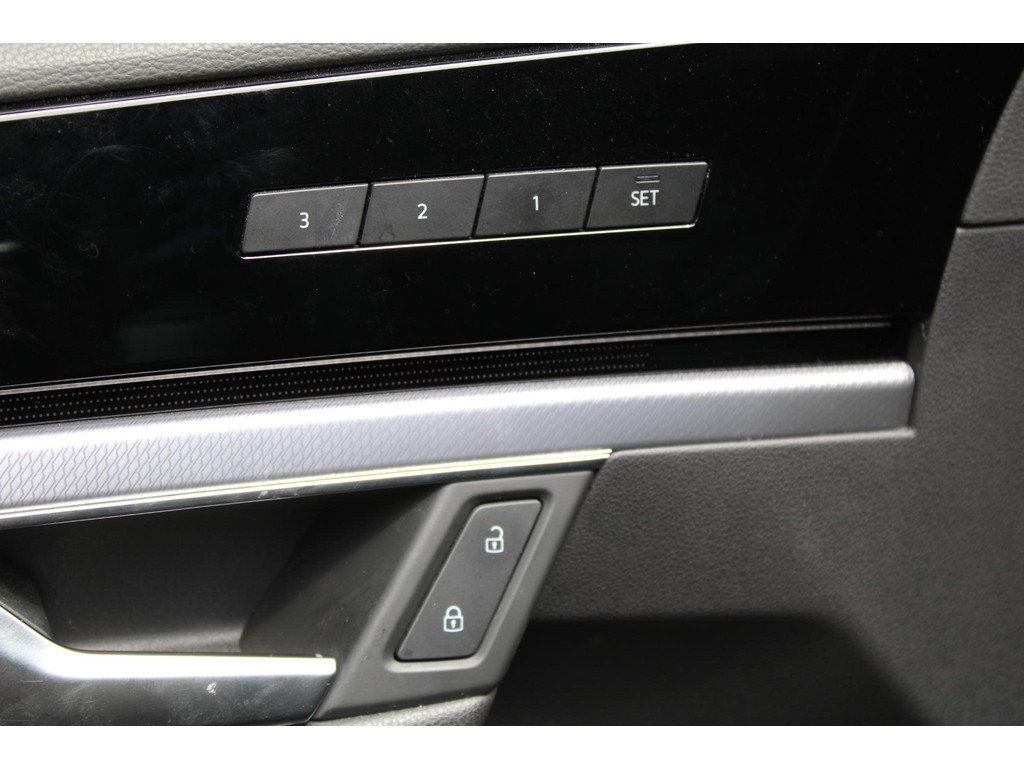 Volkswagen Touareg 3.0 TSI R-Line 54786135-14.jpg | B2B-CARS